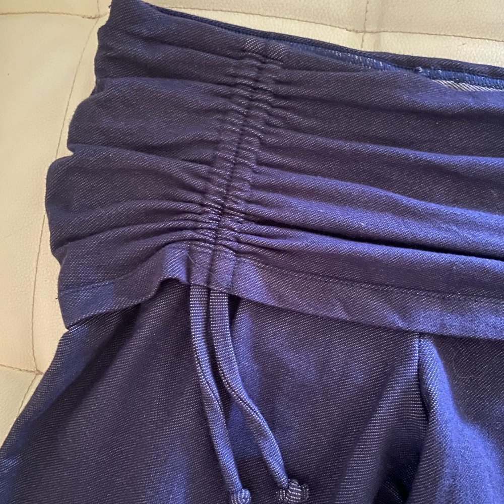 Ruffled Stretch Denim Capris - image 3